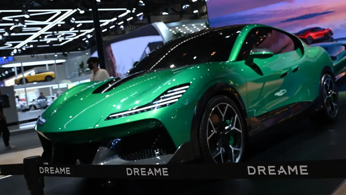 Automesse „Auto China 2026“: 25.04.2026, China, Peking: Ein Next 01 der zum Haushaltsgeräte Hersteller Dreame gehörenden Autosparte Dreame Nebula steht auf einem Messestand während der „Auto China 2026“. Dreame hatte 2025 Pläne öffentlich gemacht, Luxusautos zu bauen und dafür auch eine Fabrik in Brandenburg in Betracht gezogen. Foto: Johannes Neudecker/dpa +++ dpa-Bildfunk +++