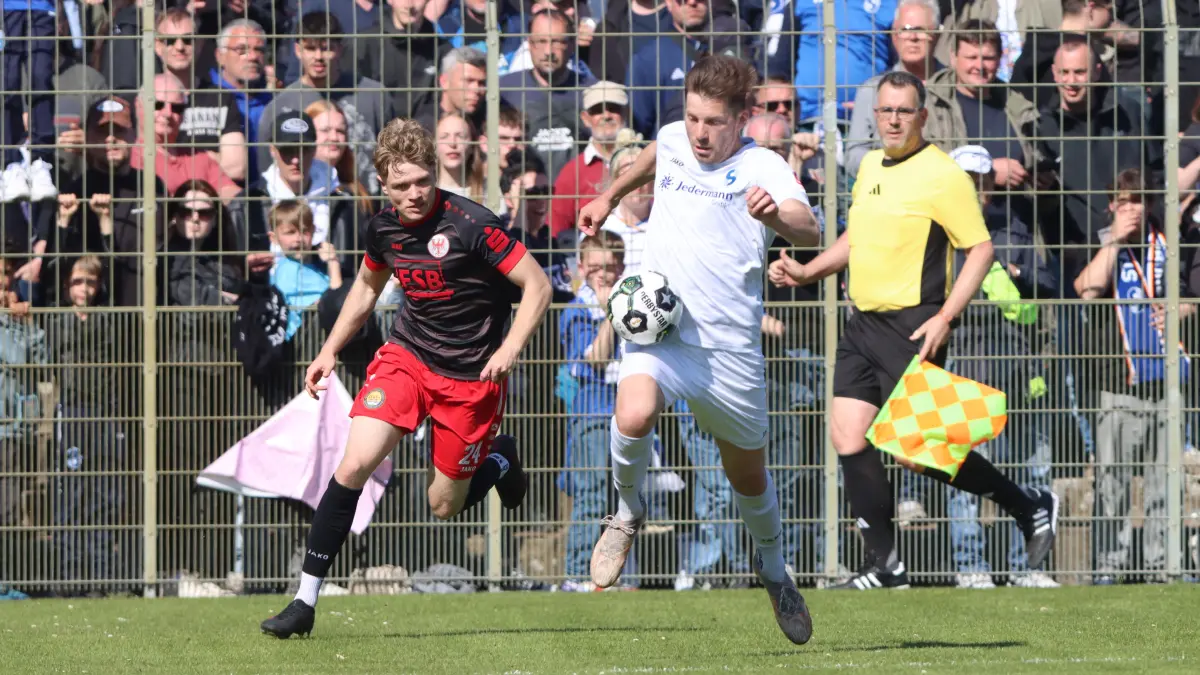 Stahl Brandenburg gegen BSC Süd mit Jean-Pierre Dellerue und Joel Fels