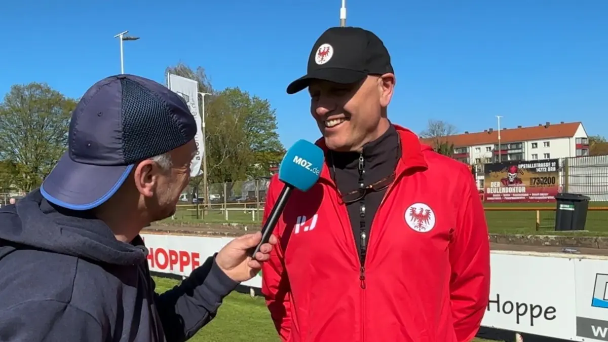 BSC-Präsident Peter Janeck nach dem Sieg im Derby gegen Stahl Brandenburg