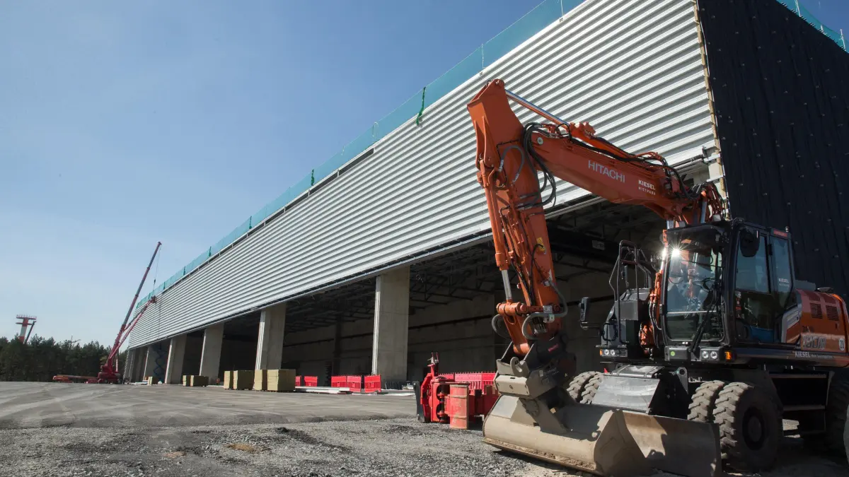 Am Fliegerhorst Holzdorf wird eine neue Wartungs- und Instandsetzungshalle für Hubschrauber gebaut. Sie ist eines von mehreren Bauvorhaben zur Stationierung von Schweren Transporthubschraubern.