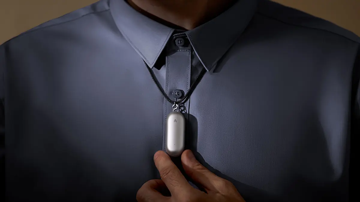 Plaud NotePin S. Schnell einsatzbereit und nahezu unauffällig.