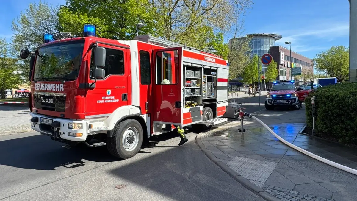 Feuer Brand Kellerbrand in Mietshaus Karl-Marx-Straße Hennigsdorf 28. April 2026