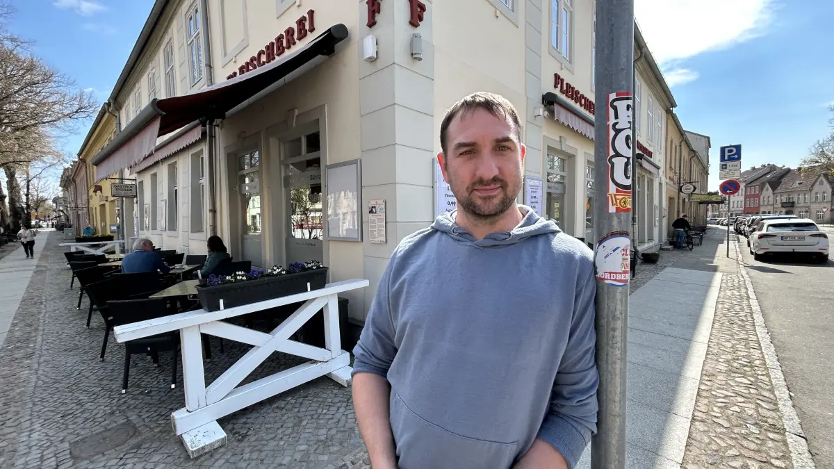 Klaus Nagel ist der neue Betreiber des Gasthofs Endler in Rheinsberg. Der Mann aus Wismar ist eigentlich Handwerker. Warum er sich für die Gastronomie entschieden hat.