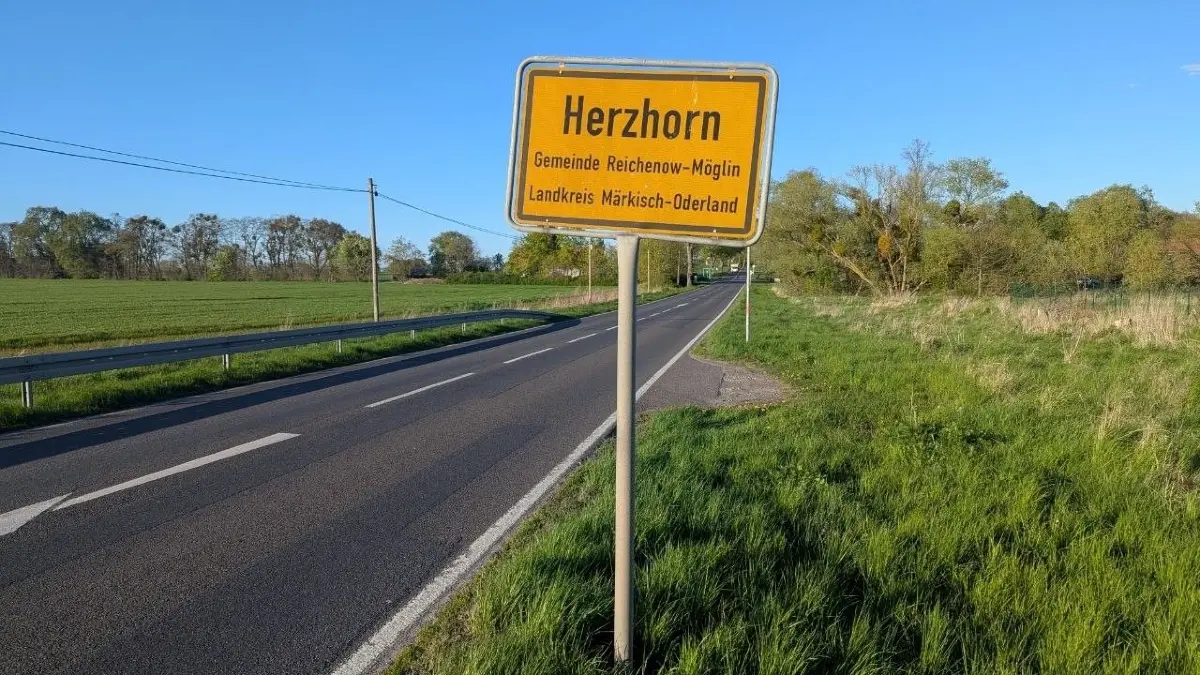In Herzhorn, einem Ortsteil der Geminde Reichenow-Möglin, gilt ab 1. April Tempo 50.