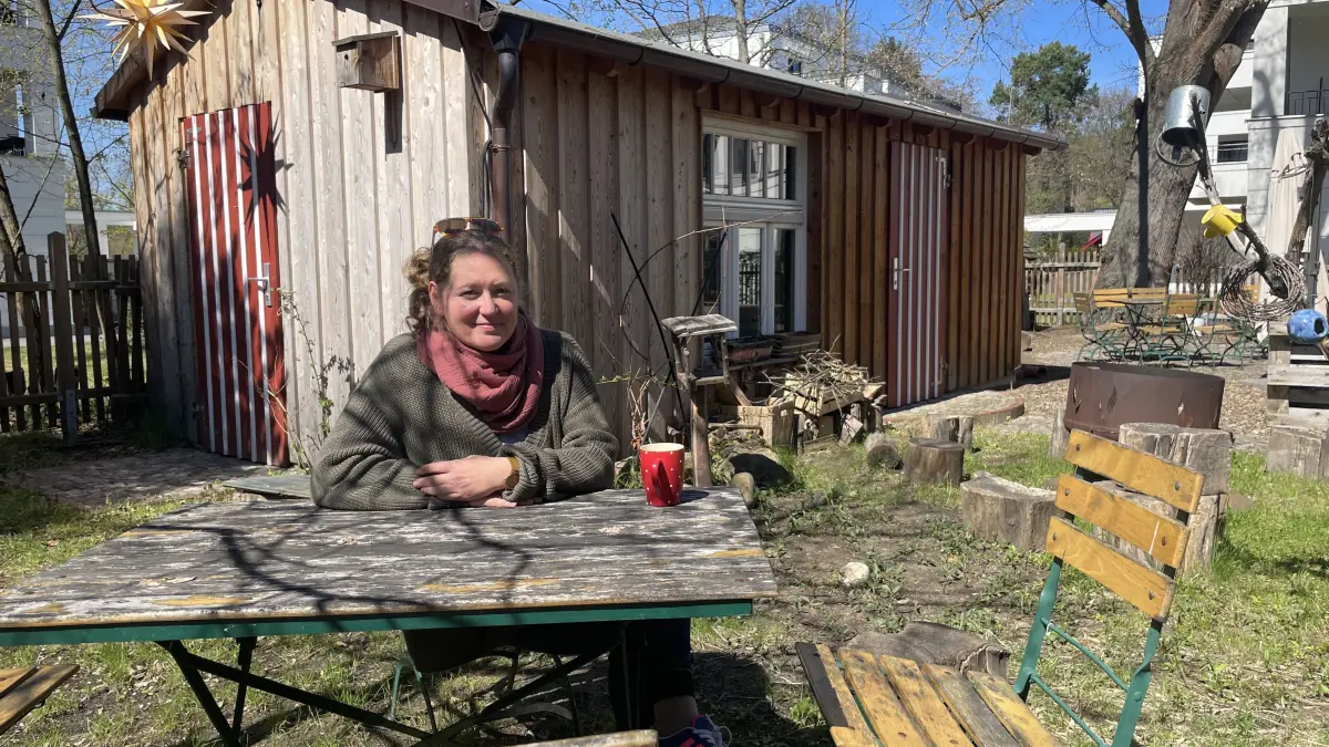 Bad Saarowerin Anne Schmid kaufte vor vielen Jahren das Forsthaus an der Spree an der Kersdorfer Schleuse und sucht für das Objekt zwischen Wald und Fluss einen neuen Besitzer.