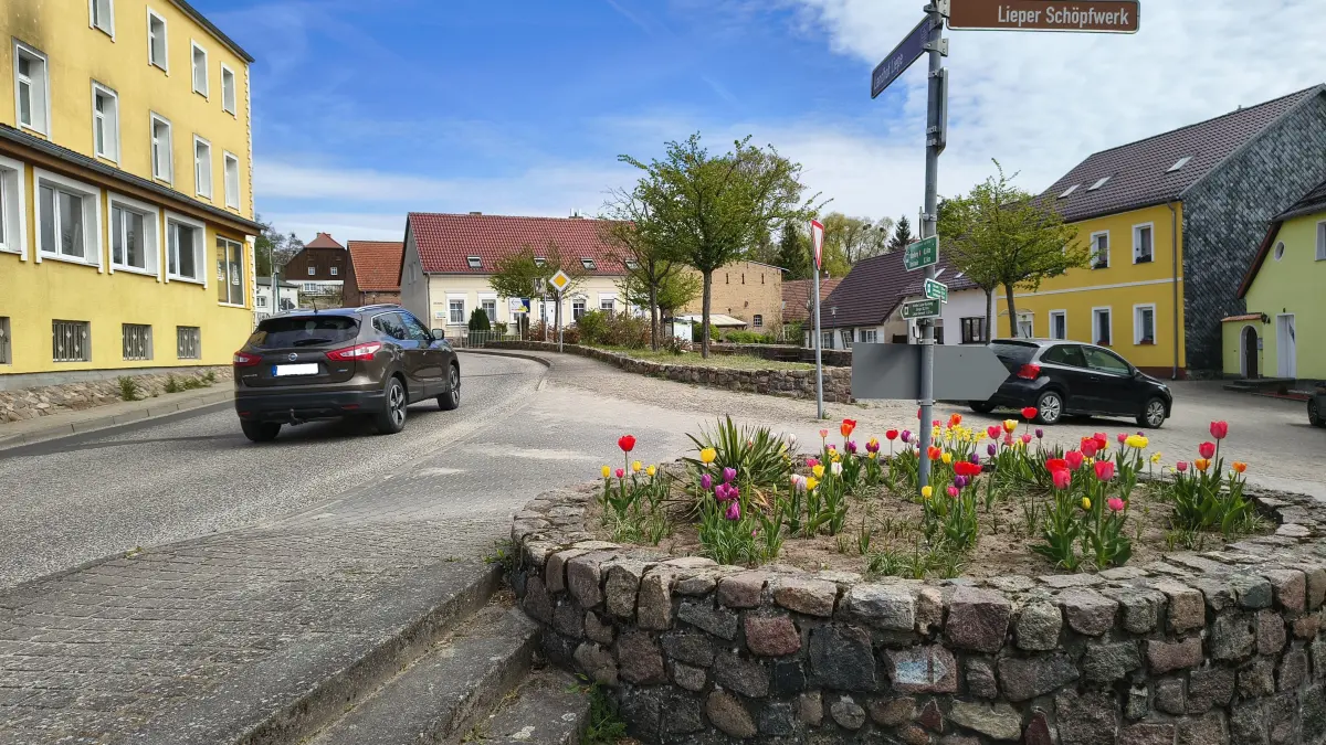 Die kurvenreiche L291 am Rundteil in Liepe. Sie verbindet Eberswalde mit Oderberg. Wird es hier eine Ampel oder einen Fußgängerüberweg geben?