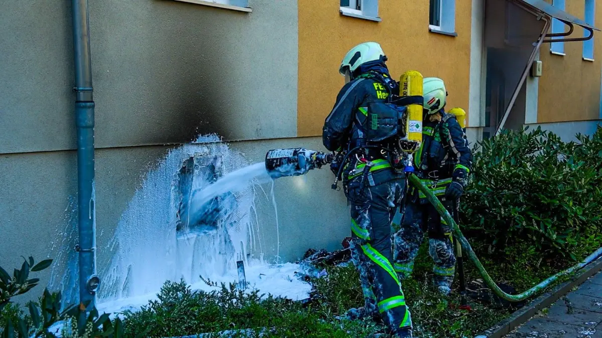 Feuer Brand Mietshaus Hennigsdorf Karl-Marx-Straße 4