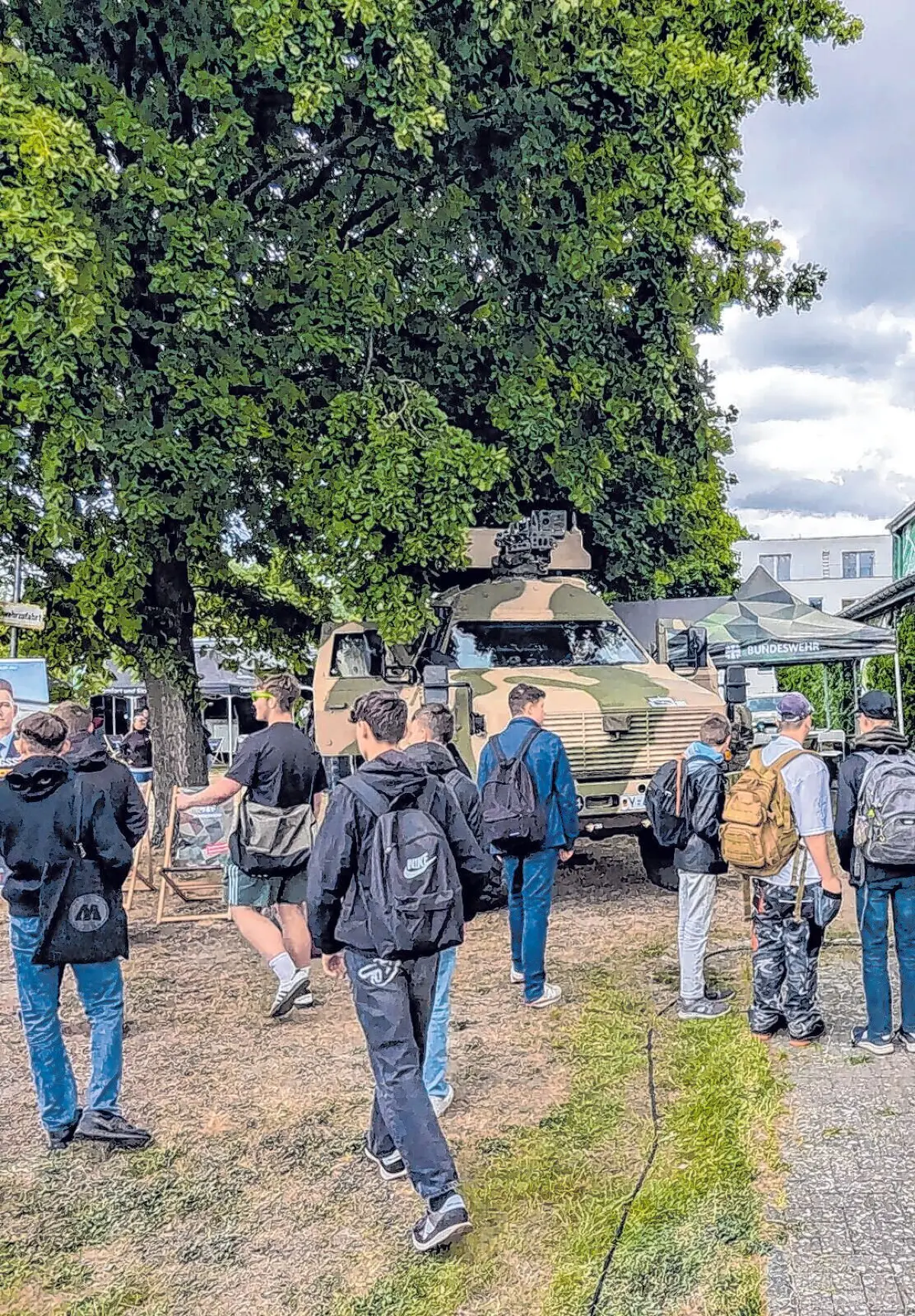 Die Bundeswehr ist im Außenbereich mit vertreten. Zivile und militärische Karrierechancen stoßen aktuell auf wachsendes Interesse, zumal im benachbarten Strausberg ein großer Standort beheimatet ist.