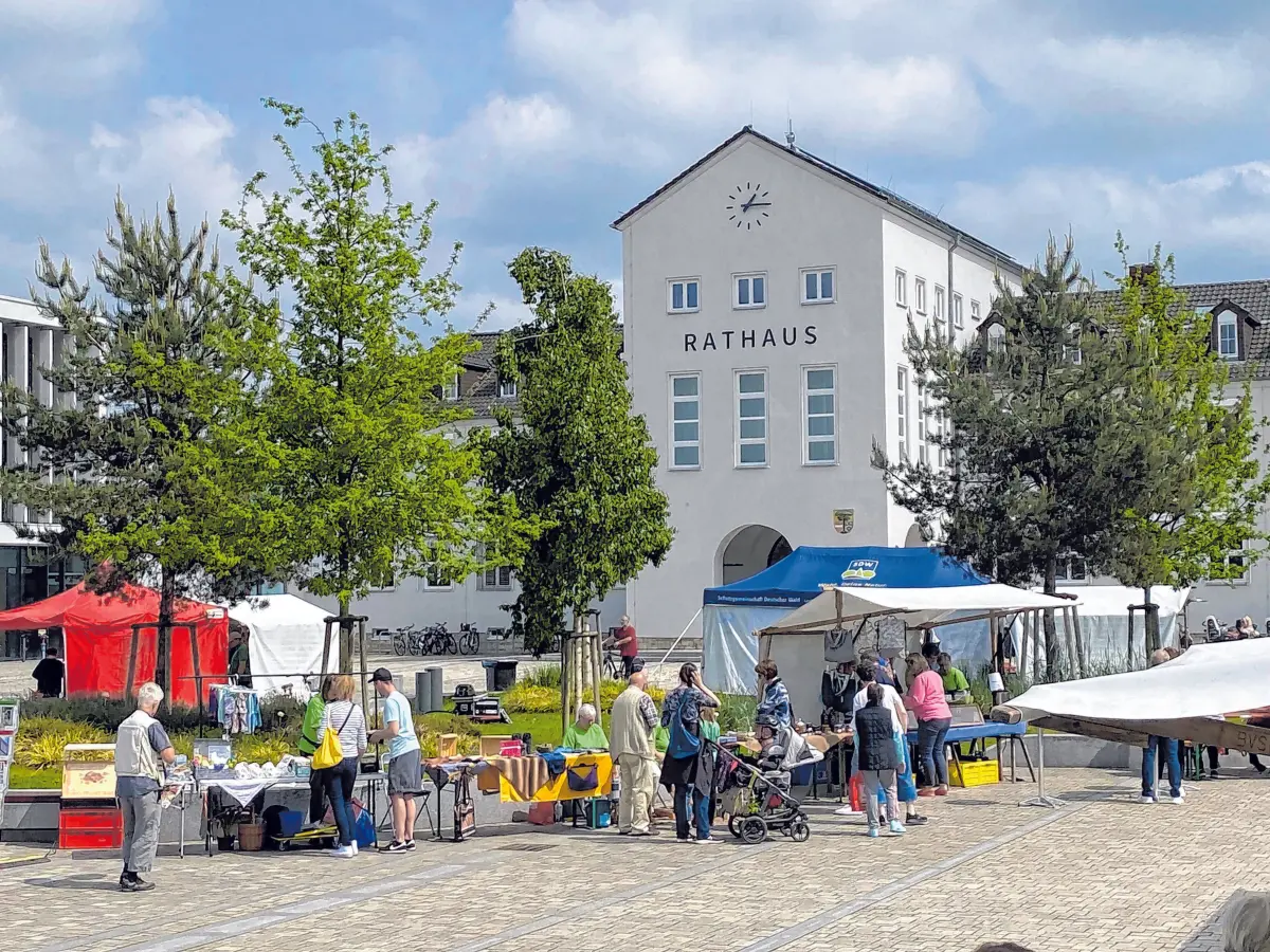 „Garten, Grünzeug & Gedöns“, hier 2024, spricht viele Interessierte an und hat sich im Veranstaltungskalender etabliert - mit Pflanzenbörse, Vorträgen und Gartentrödelmarkt.