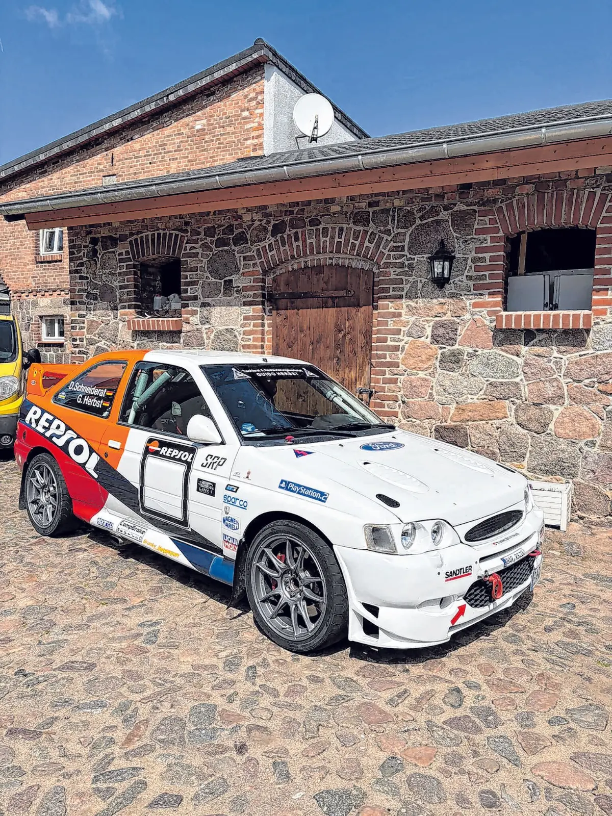 Die zweite Leidenschaft von Guido Herbst: der Rallyesport. Die Jubiläumsgäste konnten auch sein Auto bestaunen.
