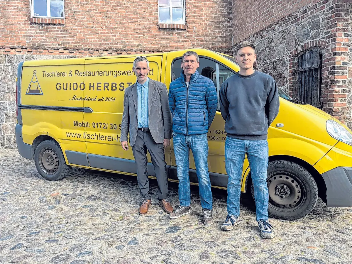 Neben Inhaber Guido Herbst gehören zum Team: René Flatau und Hannes Schulz (v.l.), nicht im Bild: Andreas Weimann.