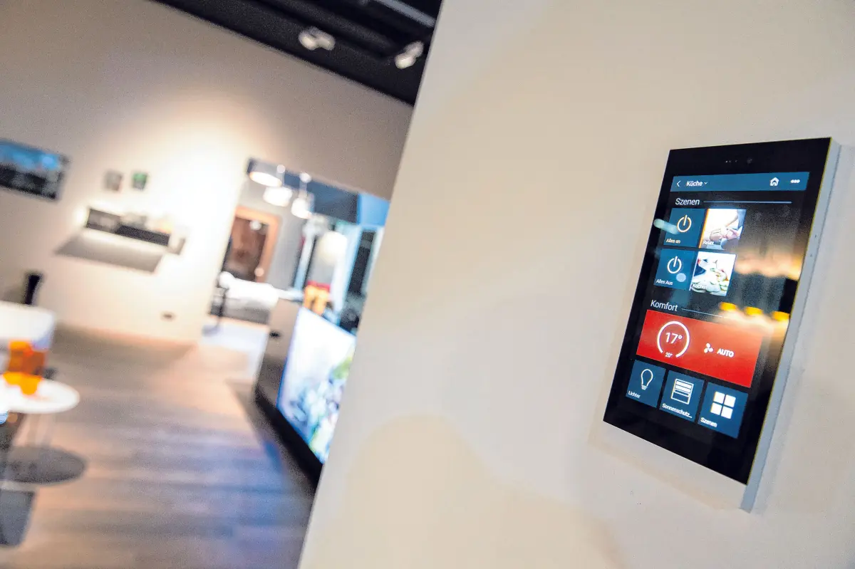Licht, Temperatur, Rollos: Steht eine Modernisierung der Elektroinstallation an, ist es sinnvoll, Smart-Home-Funktionen gleich mitzudenken. ⇥Foto: Franziska Gabbert/dpa-tmn