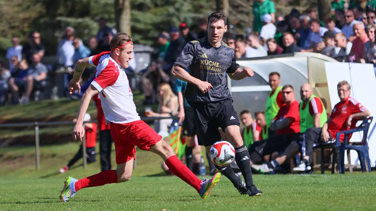 Finale: Schönow, 01.05.2026: Kreispokal, FC Husaria Schwedt - SpG FC Schwedt/Criewen, Dawid Adrian Janczyk vs Matthias Liermann (v.l.)