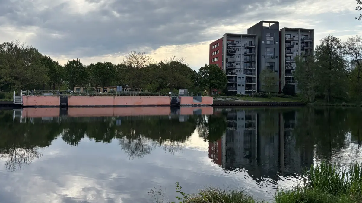 Schiffsanleger vor dem Inselblick in Eisenhüttenstadt