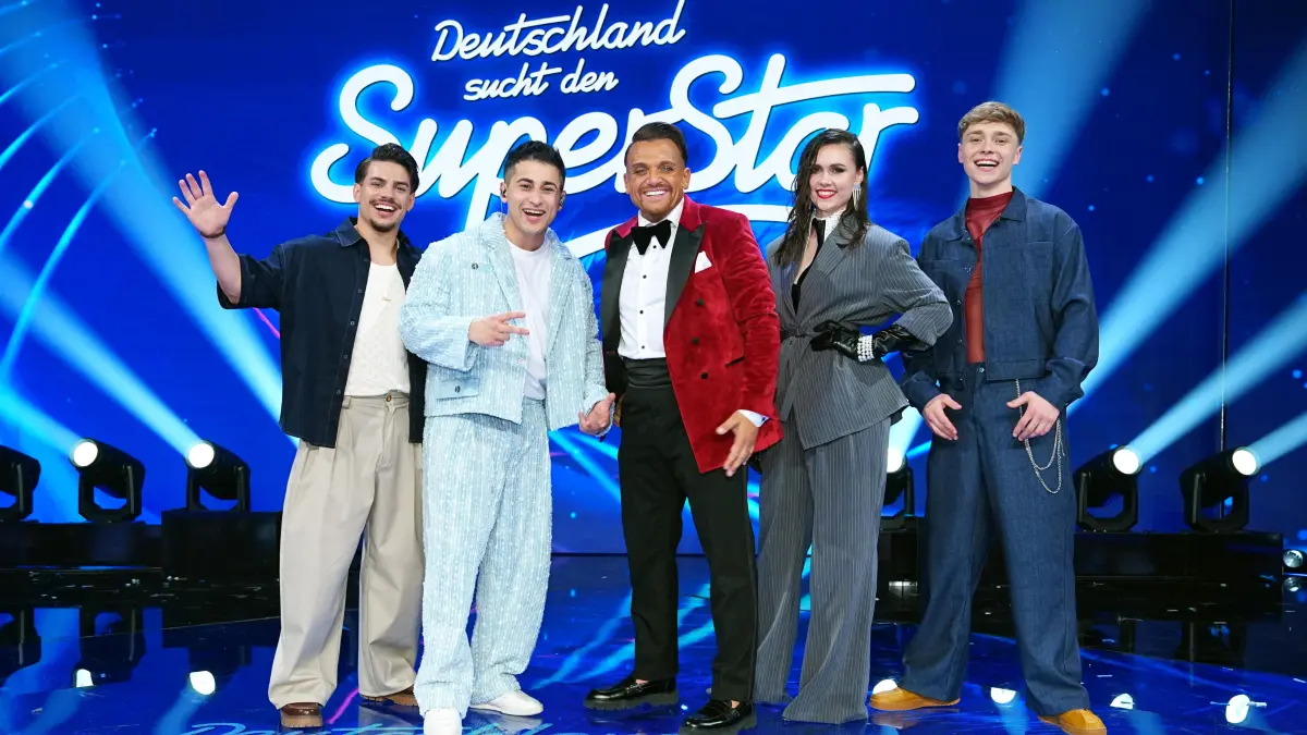 Die Finalisten stehen fest: V.l.: Paco Simic, Abii Faizan, Menowin, Constance und Tyrell Hagedorn.
+++ Die Verwendung des sendungsbezogenen Materials ist nur mit dem Hinweis und Verlinkung auf RTL+ gestattet. +++