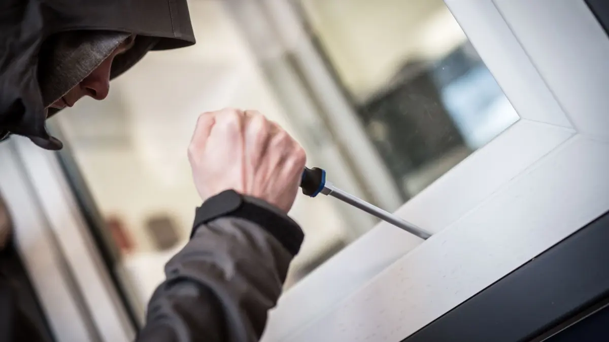 Einbruch in Schöneiche bei Berlin: Drei Männer stehen vor dem Amtsgericht Fürstenwalde. Sie wurden vor der Tat von Ermittlern der Polizei observiert. (Symbolfoto)