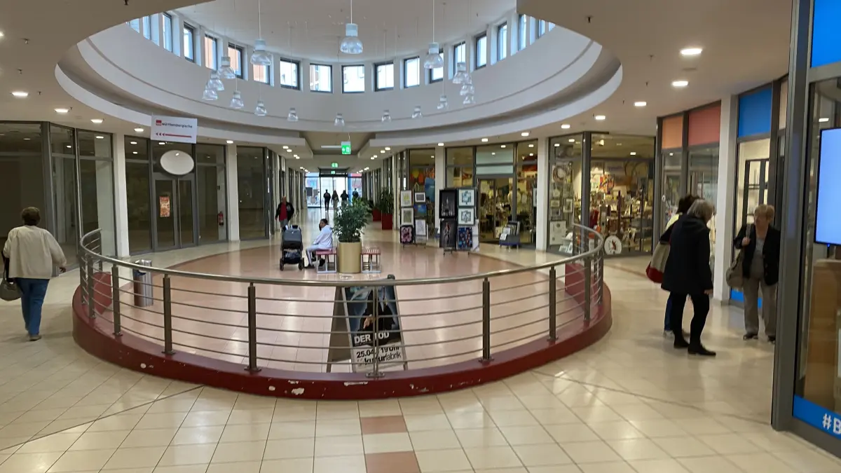 Blick in die Rotunde der Fürstengalerie: Das Einkaufszentrum in Fürstenwalde wird 25 Jahre alt.