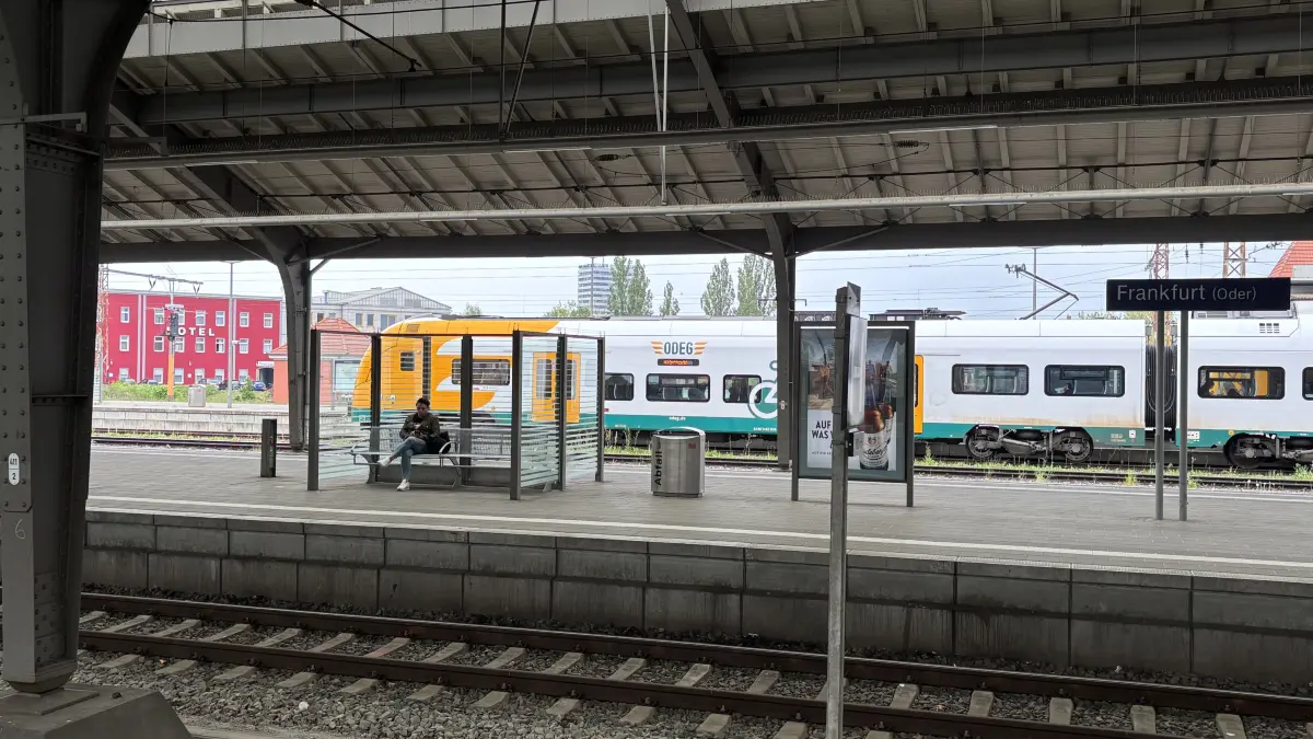 RE1 am Bahnhof Frankfurt (Oder)
