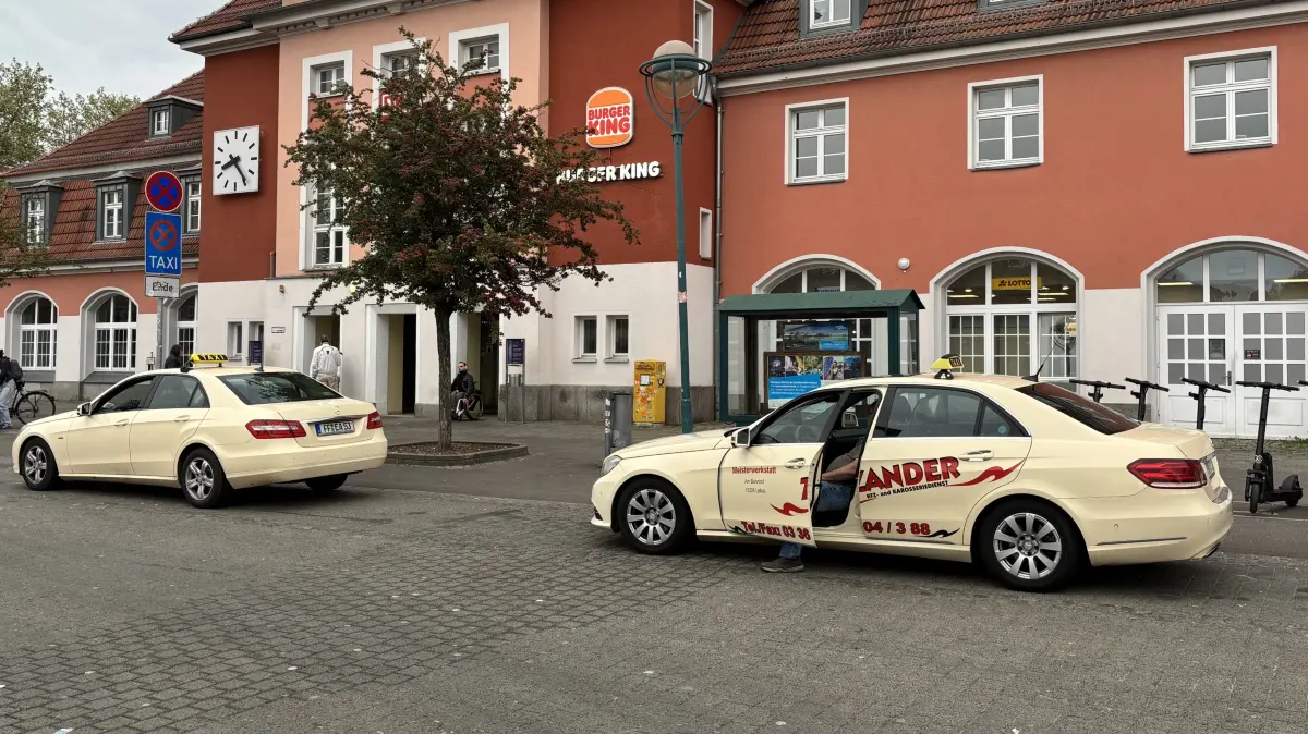 Taxis am Bahnhof Frankfurt (Oder)
