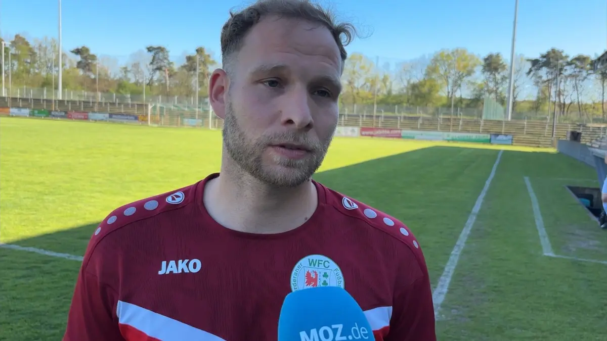 Felix Matthäs ist seit Sommer 2025 Trainer beim Werderaner FC. Im Video-Interview spricht er über die schwache Saison, wofür er dem Verein dankbar ist und was ein Abstieg bedeuten würde.