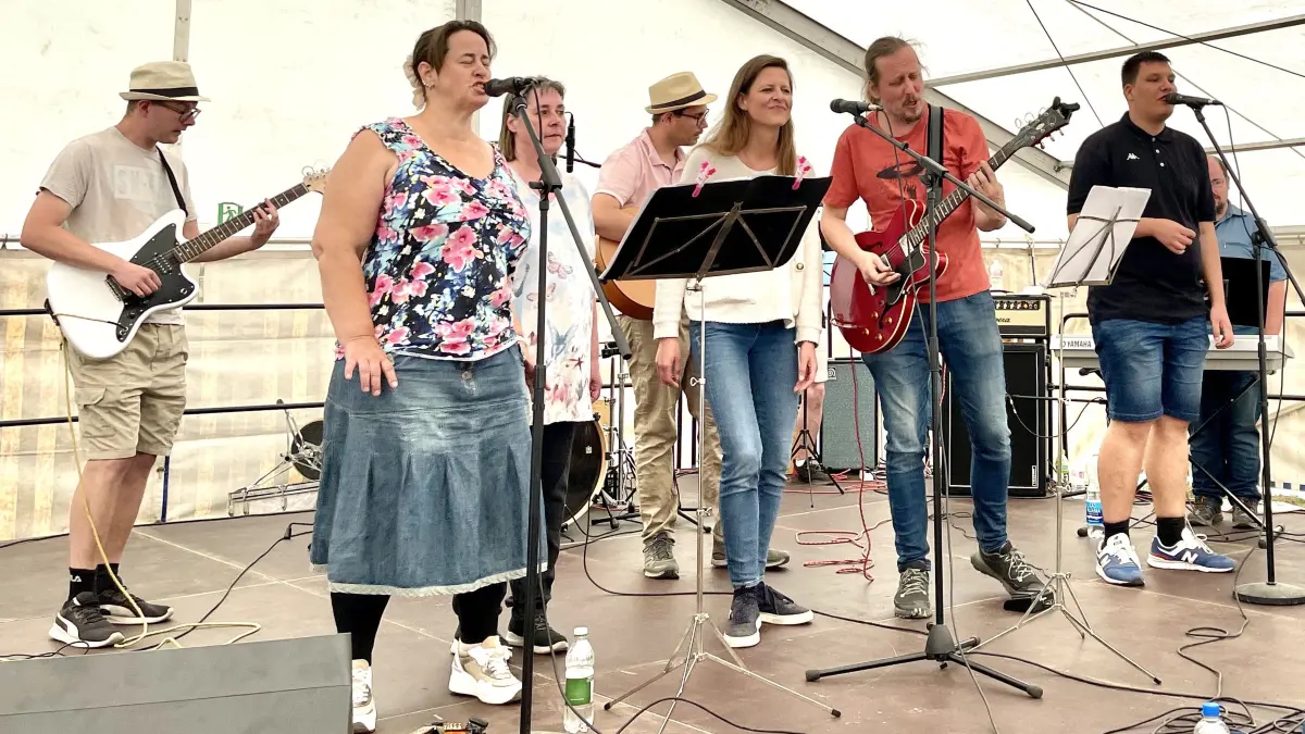 Das Fest wird begleitet von der inklusiven Band des „Midria e.V.“, die hochmusikalisch in der Region verlässlich für gute Stimmung sorgt.