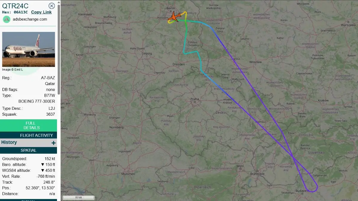 Aufgezeichnete Flugroute des Qatar-Airways-Fluges QTR24C von Berlin nach Doha, am 28. Februar 2026. Etwa 55 Minuten nach dem Start setzte das Flugzeug zur Wende an.