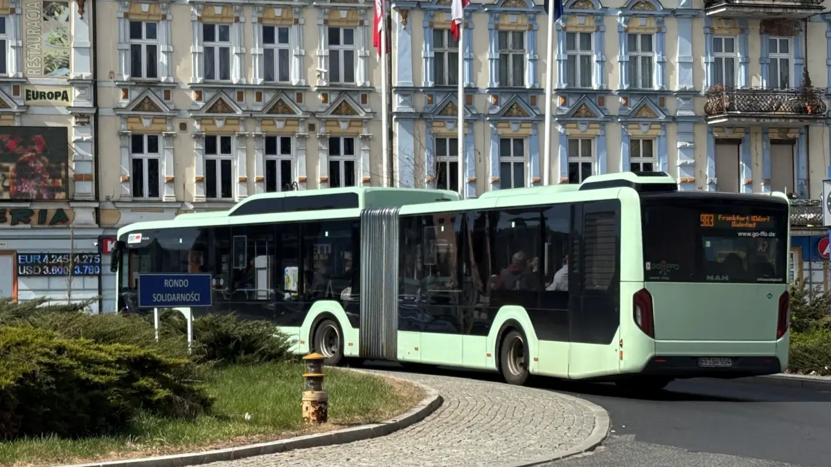 Der Weiterbetrieb der Buslinie 983 über 2026 scheint zunächst gesichert. Was zwischen Frankfurt (Oder) und Slubice besprochen wurde.