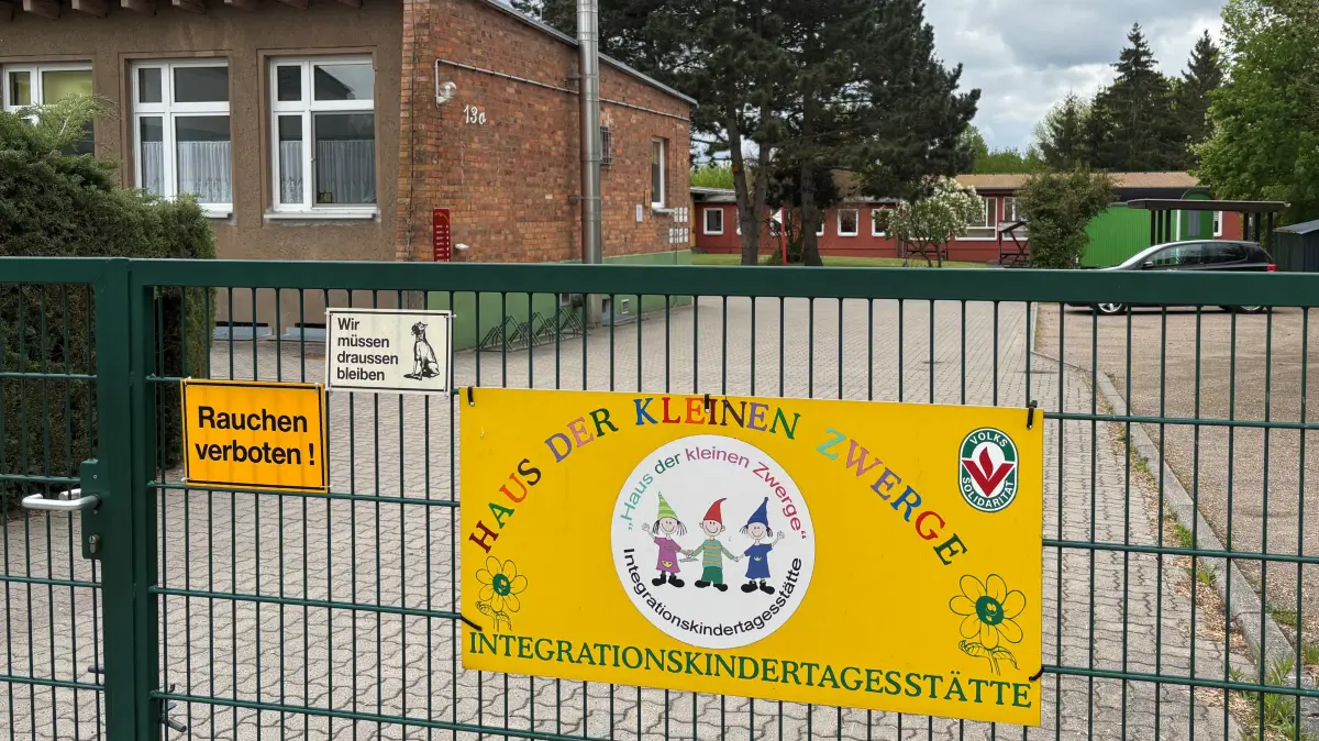 Hinter den Toren der Kita "Haus der kleinen Zwerge" in Angermünde herrscht große Unruhe. Eltern sorgen sich um das Wohl ihrer Kinder und erheben schwere Vorwürfe gegen die Kitaleitung.