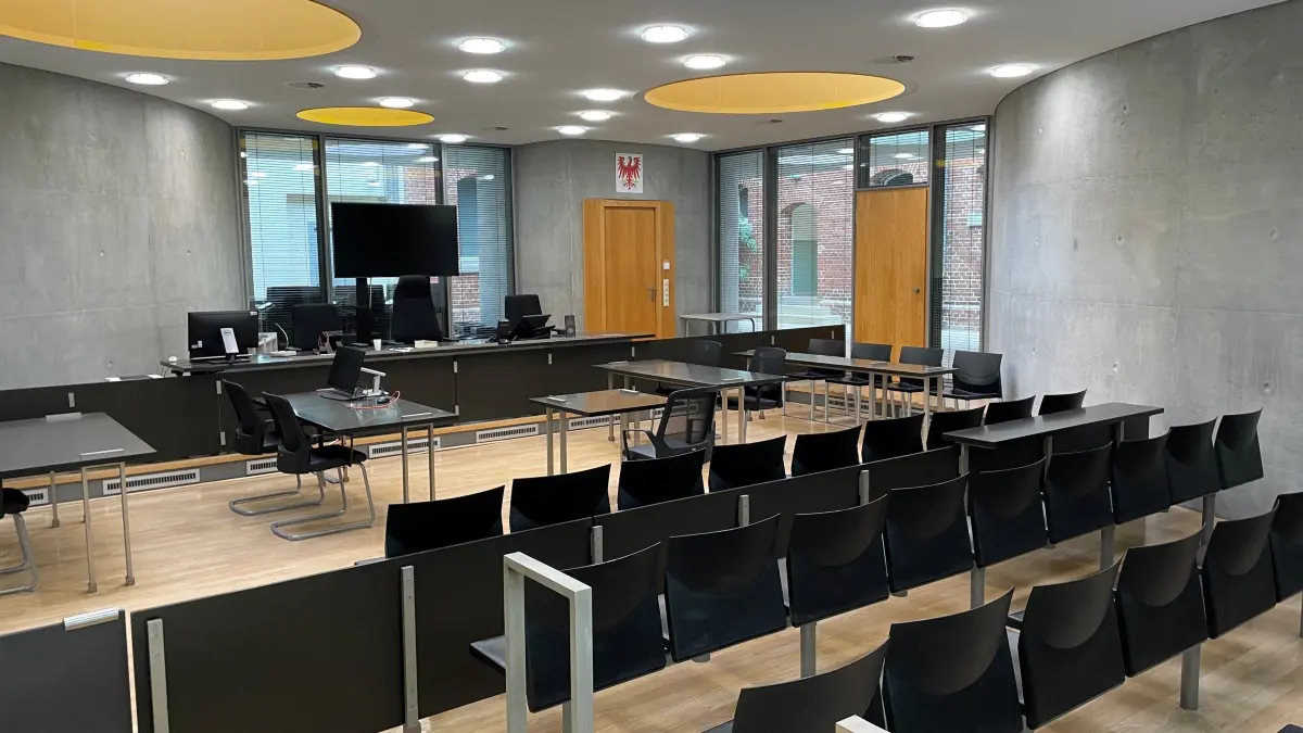 Amtsgericht Bernau innen Saal 10 Verhandlungssaal