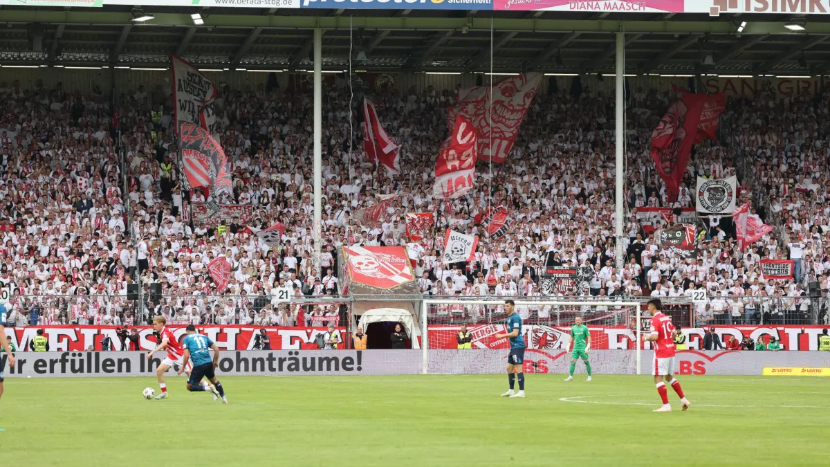 Fussball 3. Liga 2025/2026 FC Energie Cottbus - SV Wehen Wiesbaden: 19.666 Energiefans sahen das Spiel im Leag-Energie-Stadion