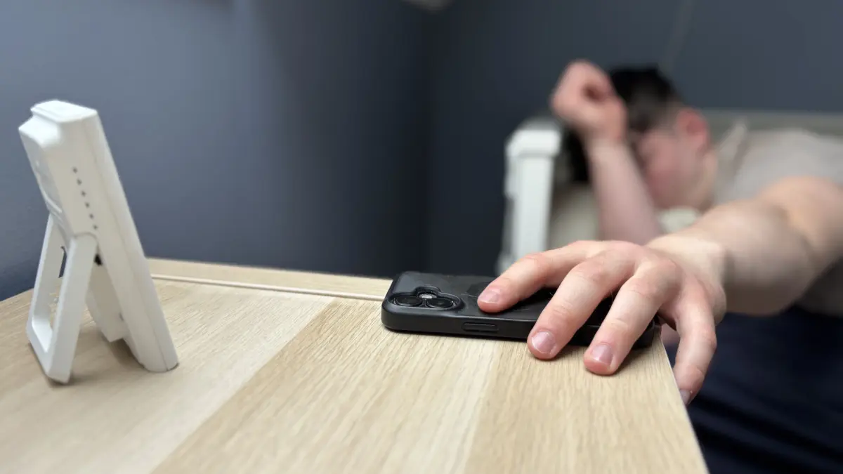 Der erste Griff am Morgen geht zum Handy. Im Experiment muss Finn Gallrein darauf verzichten – und hat Entzugserscheinungen.