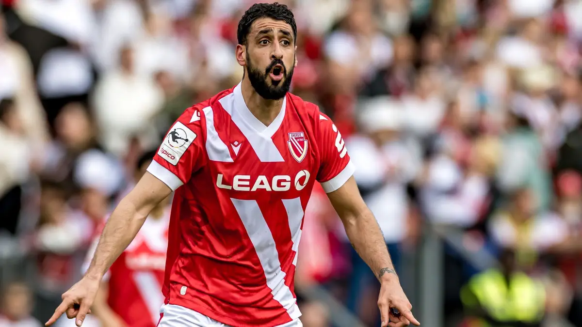 Energie Cottbus - SV Wehen Wiesbaden: 09.05.2026, Brandenburg, Cottbus: Fußball, Männer: 3. Liga, Energie Cottbus - SV Wehen Wiesbaden, 37. Spieltag, LEAG Energie Stadion. Tolga Cigerci (FC Energie Cottbus) jubelt nach seinem Treffer zum 2:1. Foto: Frank Hammerschmidt/dpa +++ dpa-Bildfunk +++