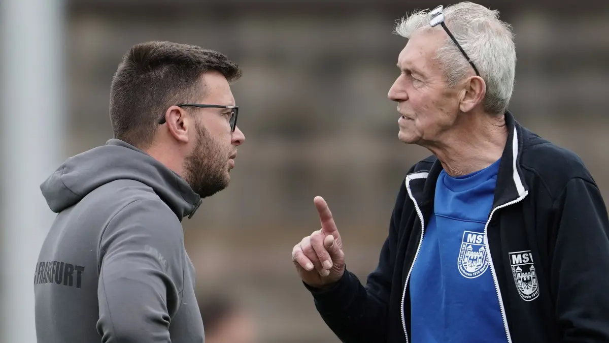 Fussball : Frankfurt an der Oder, Stadion, Fussball Brandenburgliga Punktspiel, 1. FC Frankfurt - MSV Neuruppin, die Trainer Sascha Kloß und Dietmar Demuth
FOTO BENK 09.05.2026
