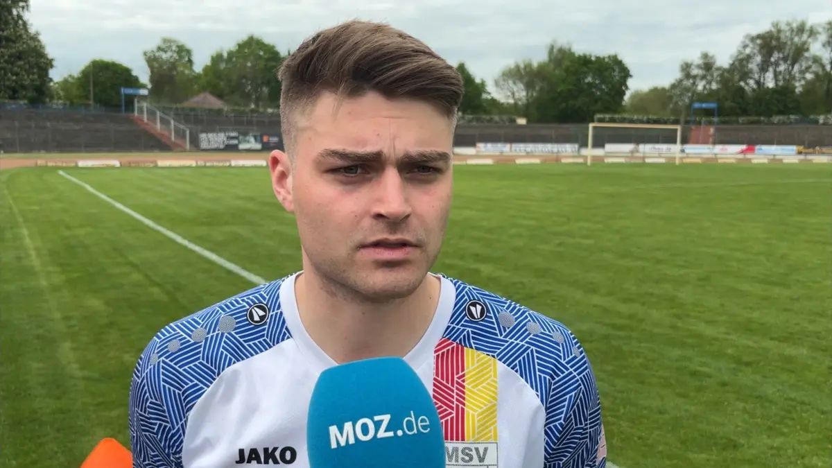 Jannis Neumann ist Mannschaftskapitän des MSV Neuruppin in der Fußball-Brandenburgliga. Am MOZ-Mikrofon spricht er über den möglichen Aufstieg und die Attrkativität der Oberliga.