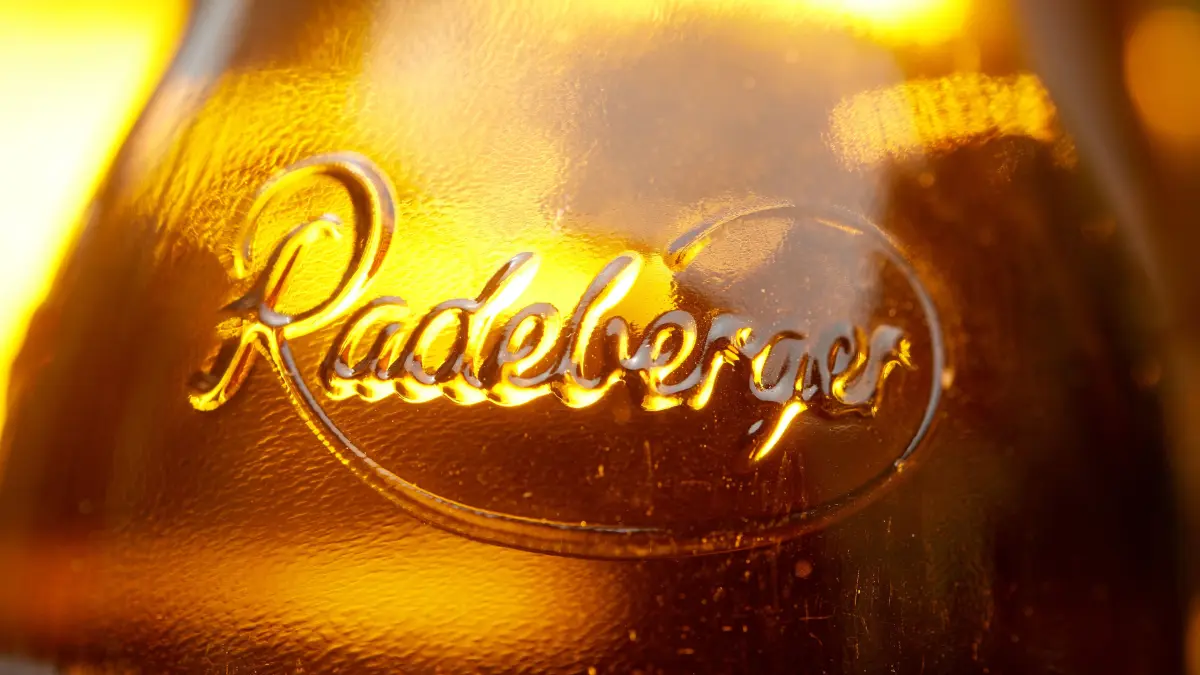 Radeberger gehört zu den beliebtesten Biermarken in den Deutschland.