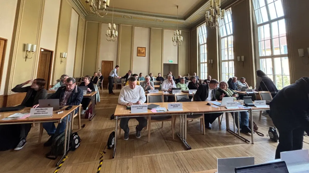 Die Stadtverordnetenversammlung von Eisenhüttenstadt tagt im denkmalgeschützten Rathaus.
