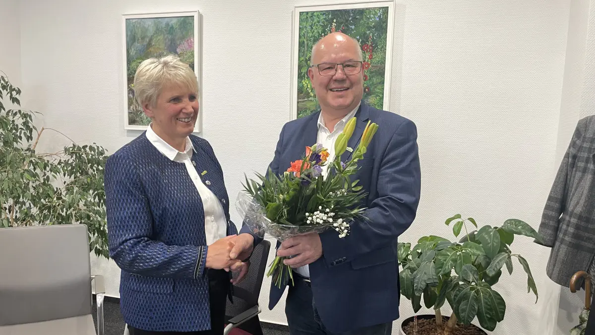 Landrätin Karina Dörk wurde für ihre nächste Amtsperiode vereidigt. Diese beginnt am 1. Juni 2026 und dauert acht Jahre.