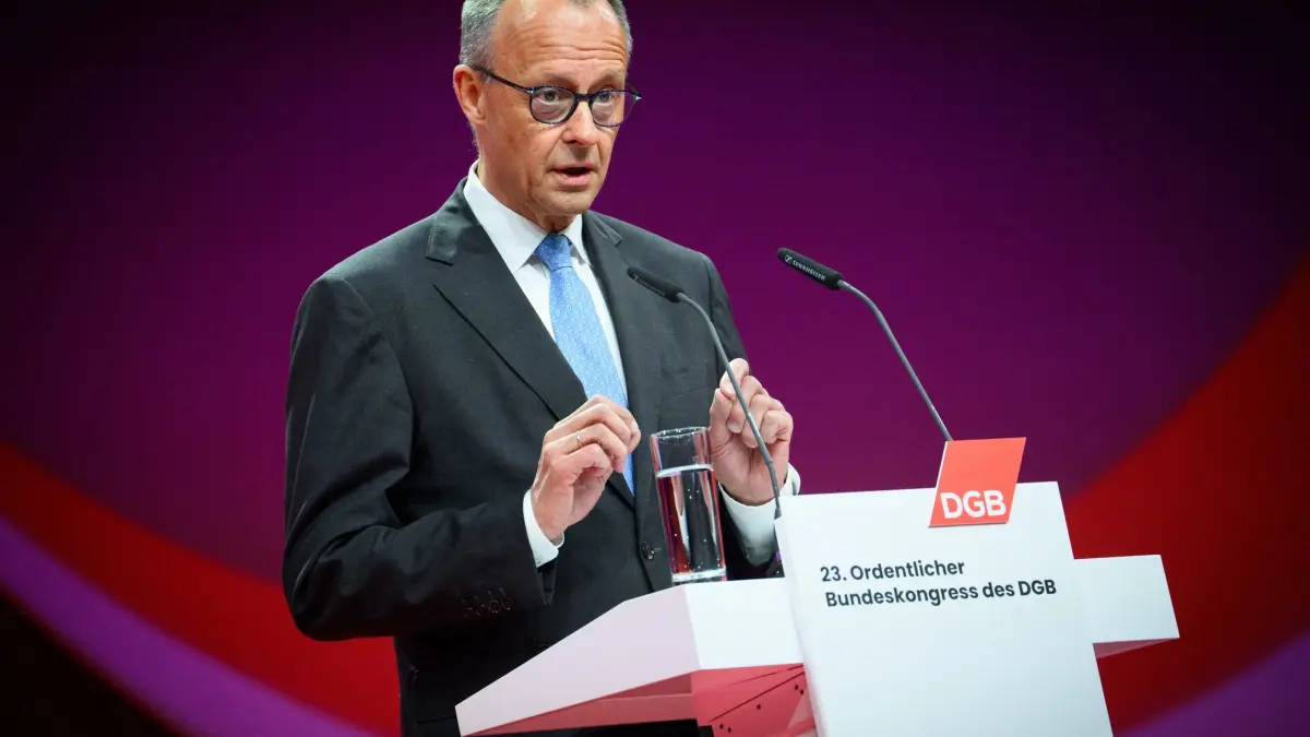 DGB Bundeskongress: 12.05.2026, Berlin: Bundeskanzler Friedrich Merz (CDU) spricht beim 23. Ordentlichen Bundeskongress des Deutschen Gewerkschaftsbundes (DGB) im Estrel Congress Center. Der viertägige DGB-Bundeskongress steht in diesem Jahr unter dem Motto „Stärker mit uns“. Foto: Bernd von Jutrczenka/dpa +++ dpa-Bildfunk +++