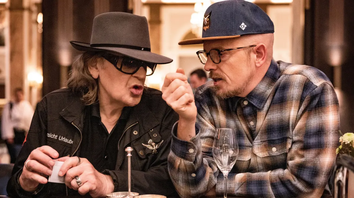 „Er pennt trotzdem bis drei“: Jan Delay (r.) über Udo Lindenberg in