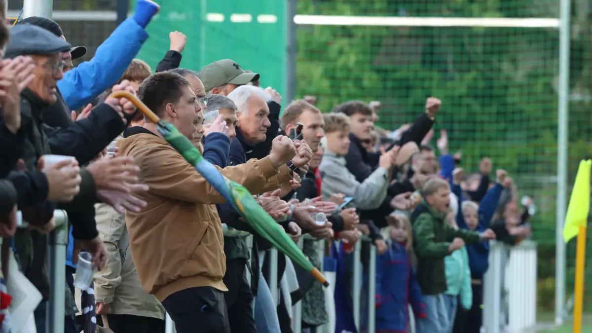 Landeskiga Nord: Victoria Templin (in Gelb) gegen FC Strausberg 4:2 (1:1) vor 367 Zuschauern