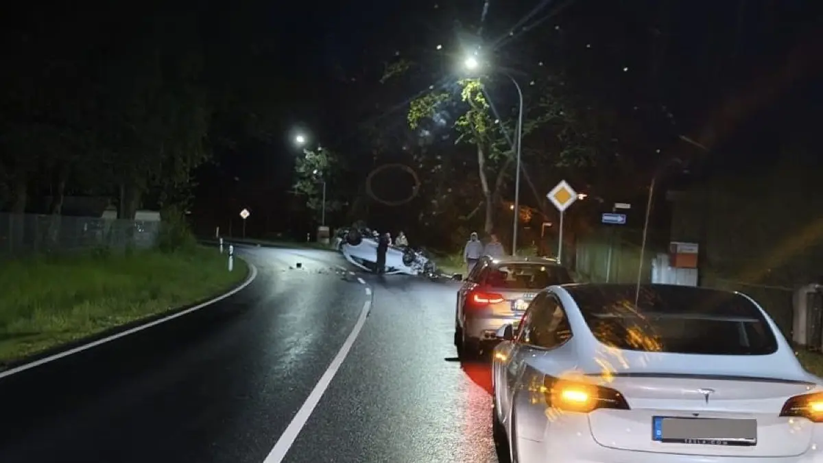 Bei einem schweren Verkehrsunfall in Fürstenwalde am 12. Mai vor 22 Uhr ist eine junge Autofahrerin verletzt worden.