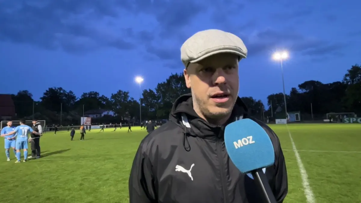 Nach dem Unentschieden im Spitzenspiel beim SV Falkensee-Finkenkrug schaute Viktoria Potsdams Trainer David Karaschewitz schon einmal vorsichtig in die Zukunft - und auf die Brandenburgliga.