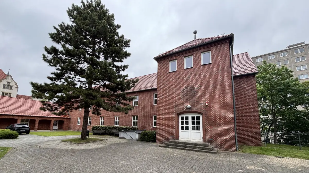 Backsteinhaus im Hof des Karl-Liebknecht-Gymnasiums Frankfurt (Oder)