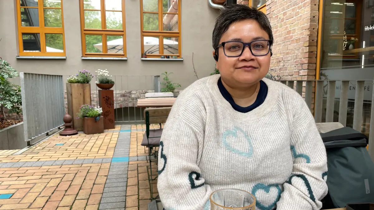 Yagna bietet in Königs Wusterhausen kostenlose Tierbetreuung an. Warum sie sich in Deutschland sicher fühlt.