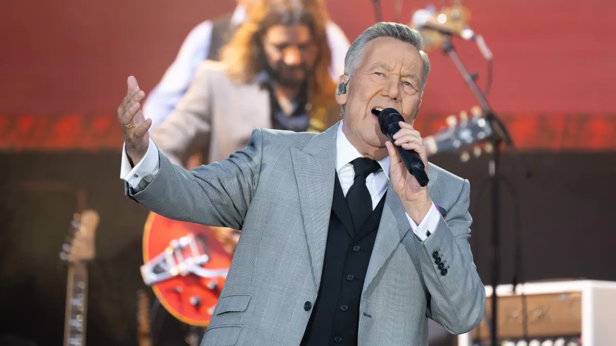 Begeisterte im 2024 über 10.000 Fans in Frankfurt (Oder): Roland Kaiser (hier bei einem Konzert in Dresden). Am 12. Juni 2026 kehrt der Schlagerstar für ein Konzert seiner Open Air-Tour zurück in die Oderstadt.