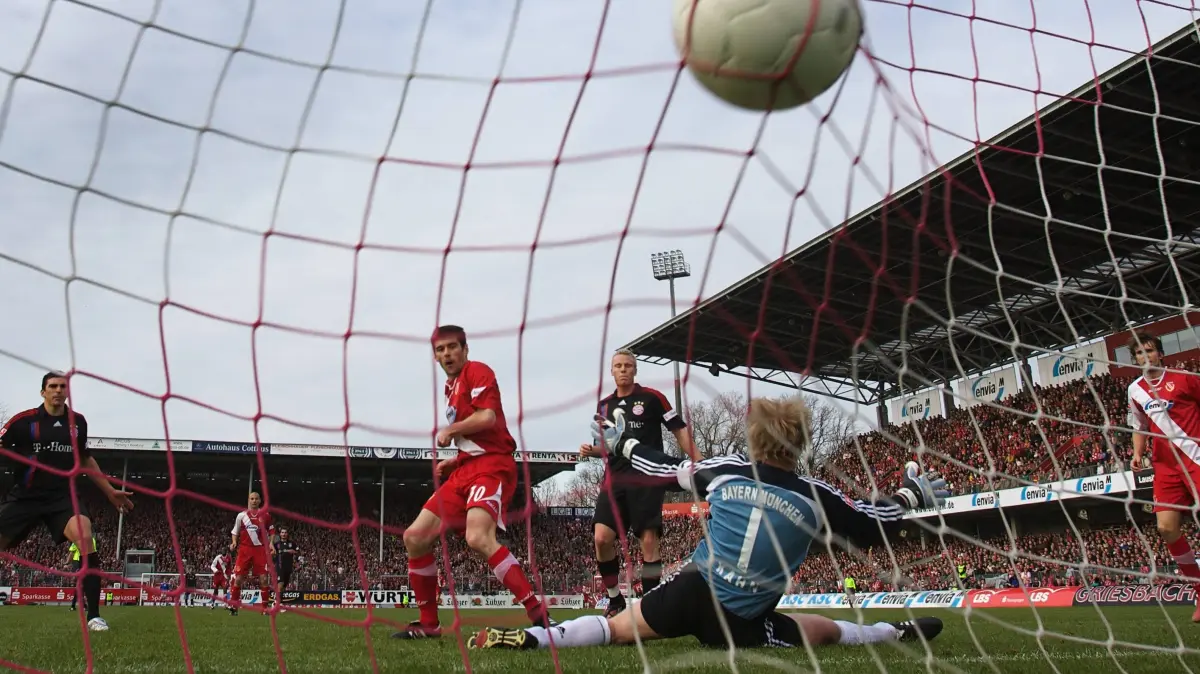 Zwei Tore für die Ewigkeit: Branko Jelic erzielte am 15. März 2008 einen Doppelpack für Energie Cottbus gegen Rekordmeister Bayern München.
