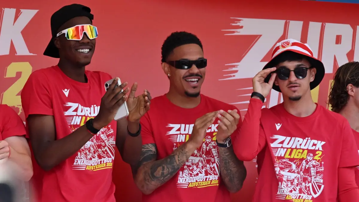FCE Aufstieg Fanfest 2026: Der FC Energie Cottbus und die Stadt Cottbus feierten am Sonntagnachmittag auf dem Berliner Platz vor der Stadthalle mit einem Fan- und Familienfest den Aufstieg in die 2. Bundesliga.