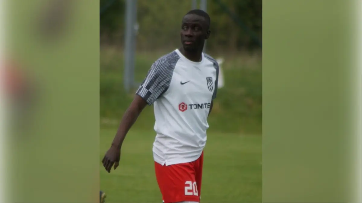 Fußballer Djibril Badji vom SV Pinnow ist neuer Kandidat für Champion der Woche.