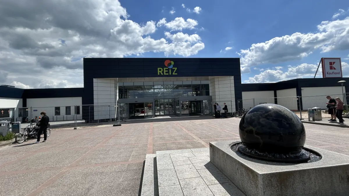 Die neue Fassade des Reiz ist so weit fertig. Es gibt noch einzelne Restarbeiten.