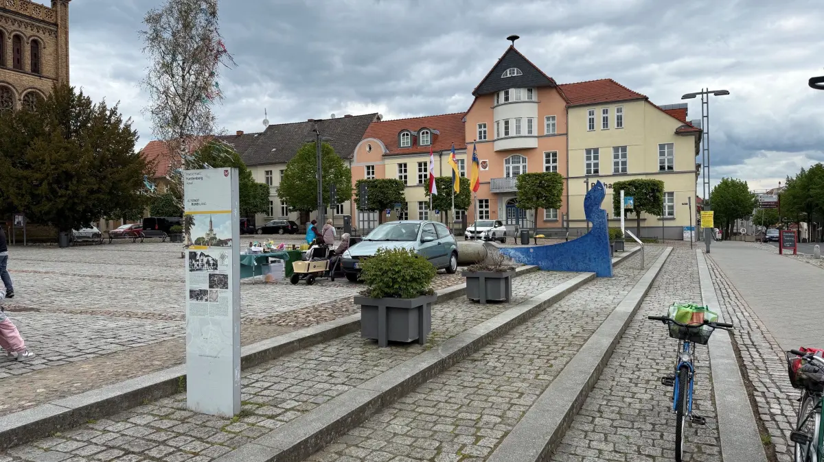Marktplatz mit Rathaus in Fürstenberg/Havel